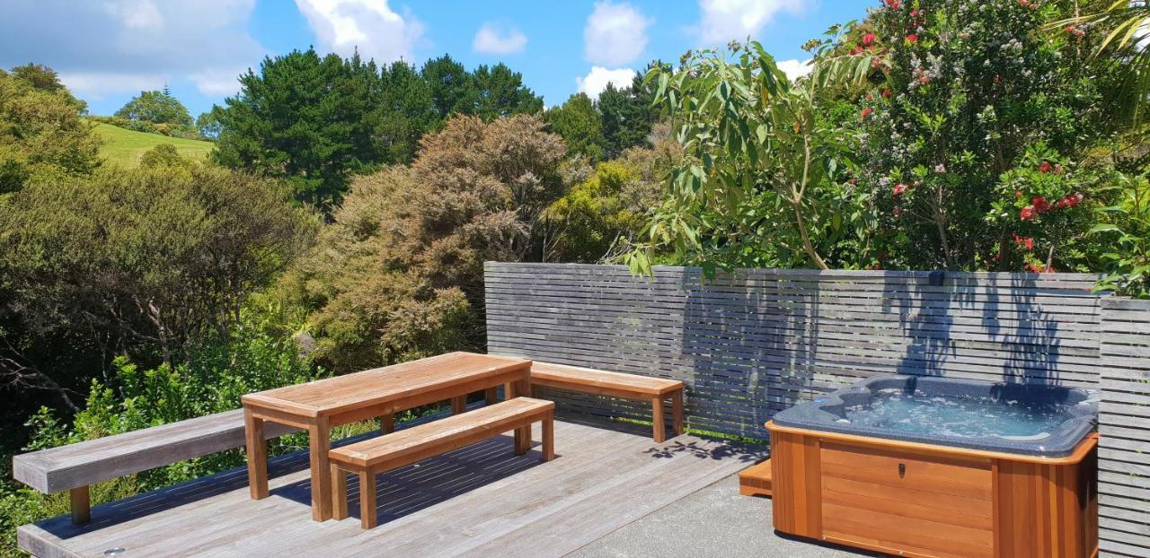 Karaka Sanctuary With Spa Pool By Waiheke Unlimited Oneroa Exterior foto
